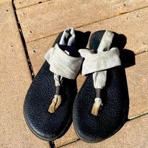 Sanuk grey and black sandals, women’s 10